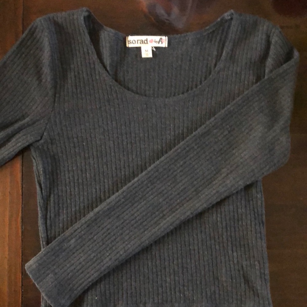 Gray long sleeve crop top